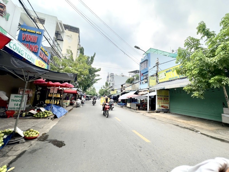 Bán nhà mặt tiền Tân Bình-lô góc-ngang 4m-sổ vuông-cạnh sân bay-kinh doanh sầm uất 2