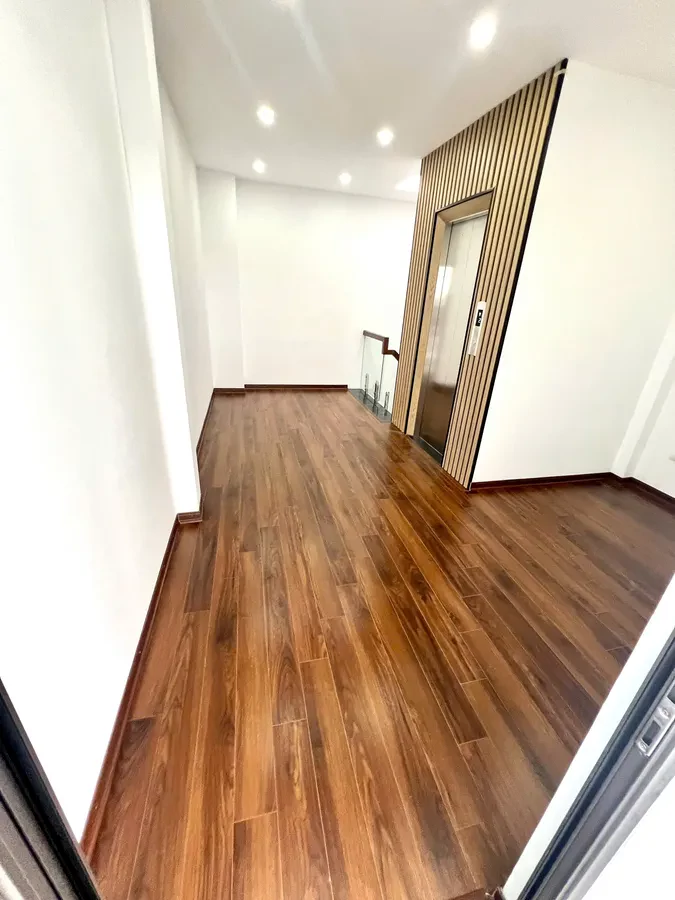 NHÀ MỚI Ô TÔ 7 CHỖ VÀO NHÀ  6 TẦNG Bát Khối 47 m2 X mặt tiền 4.2m, 9.5 tỷ Long Biên. 3