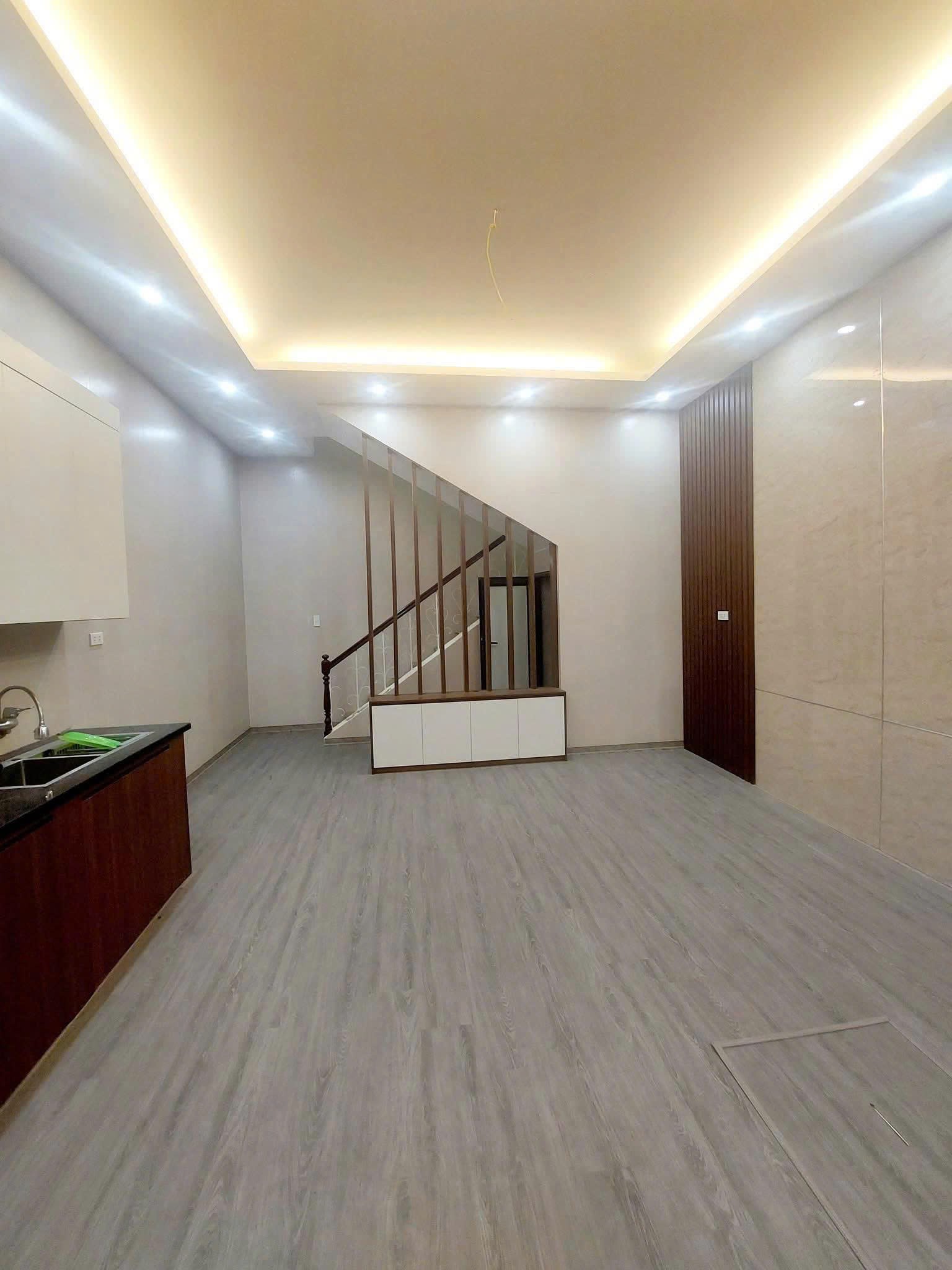 Cho thuê nhà riêng ngõ 1035 Hồng Hà, Hoàn Kiếm 37m x 5T giá 12tr,  nhà đẹp về ở ngay