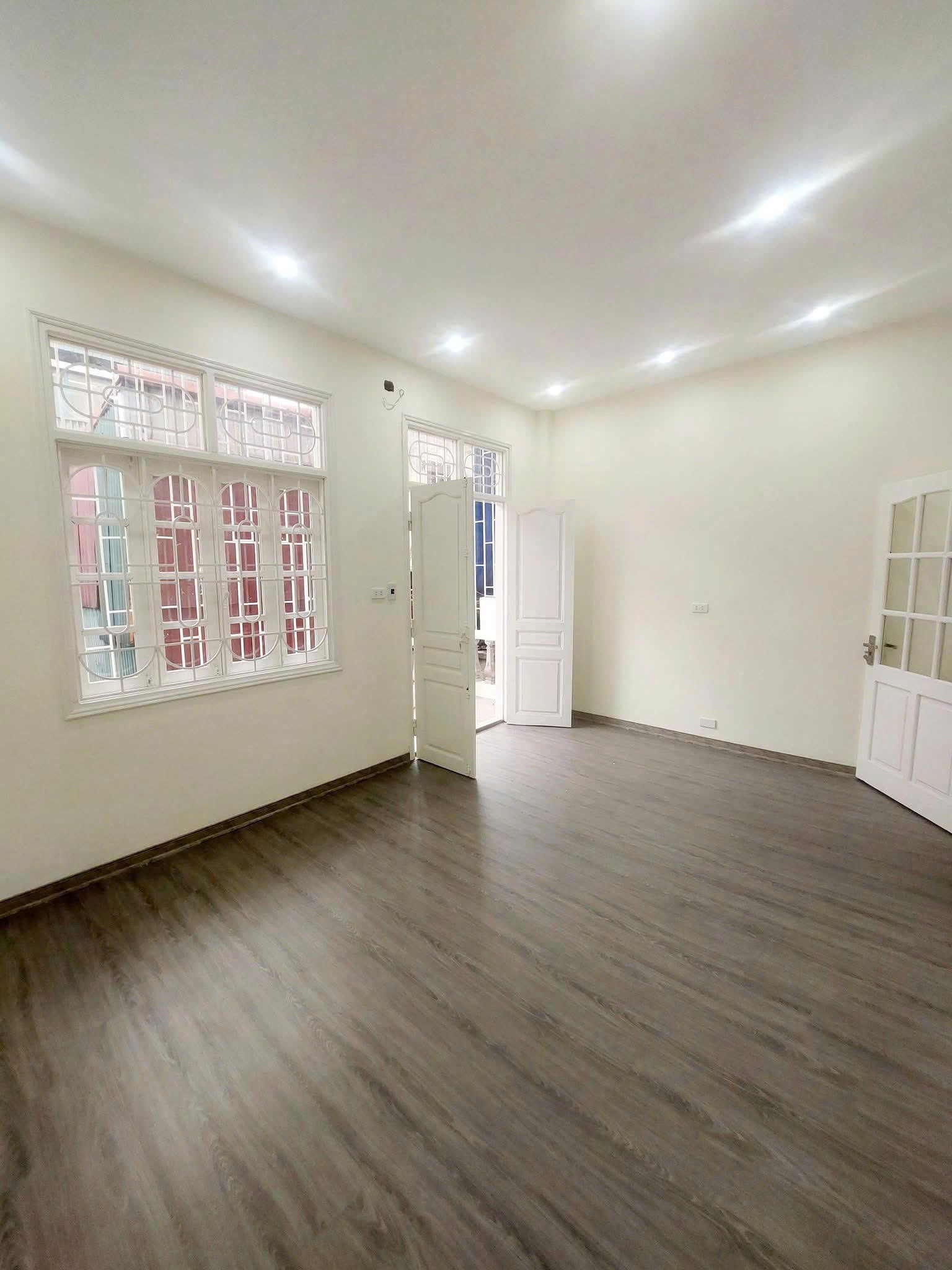 Cho thuê nhà riêng ngõ 1035 Hồng Hà, Hoàn Kiếm 37m x 5T giá 12tr,  nhà đẹp về ở ngay 3