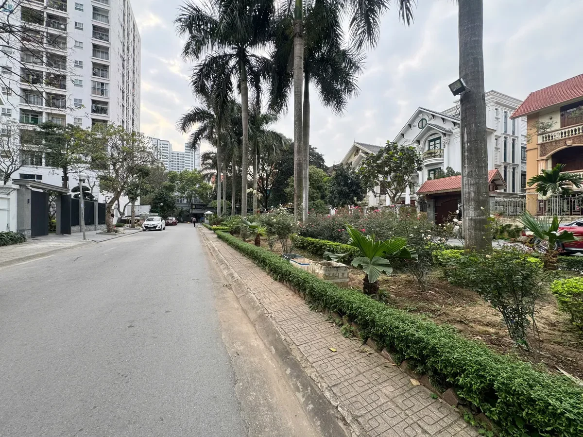 Biệt thự hồ Linh Đàm 248m2, 4 tầng, mặt tiền 12m, giá 58 tỷ 3