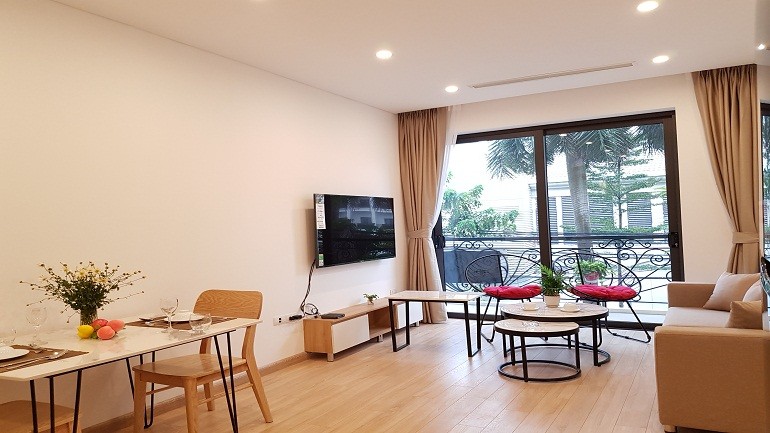 Cho thuê căn hộ dịch vụ tại Từ Hoa, Tây Hồ, 120m2, 2PN, ban công, đầy đủ nội thất đẹp hiện đại 2