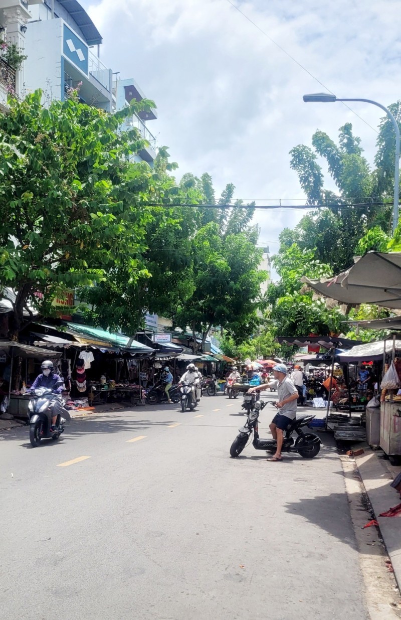 Bán nhà mặt tiền chợ Phạm Văn Bạch-4 tầng-4PN-sổ vuông-buôn bán tấp nập