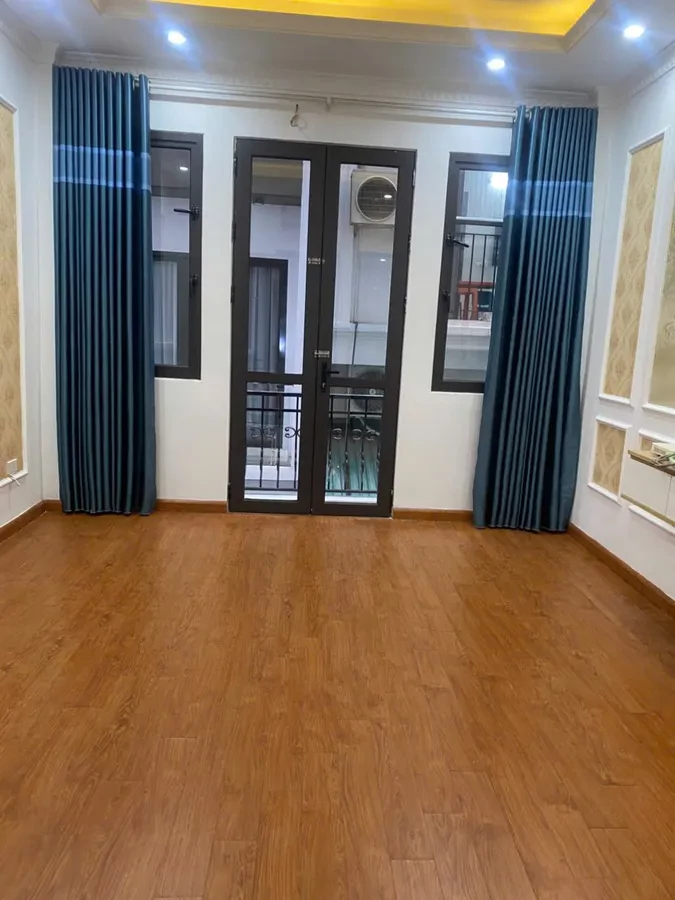NHÀ MỚI Ở LUÔN Phố Nguyễn Văn Linh 30m2 X 5 tầng,mặt tiền 3.84m, 5.4 tỷ Long Biên. 2