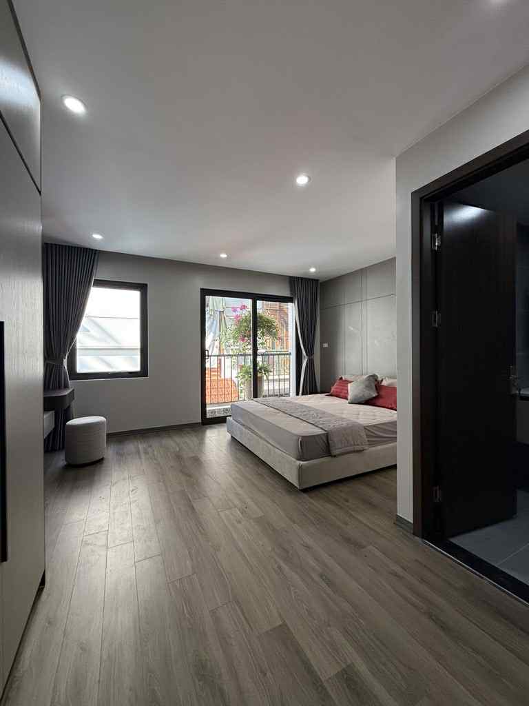 Siêu phẩm Long Biên, 45m x 7 tầng, thang máy, gara 7 chỗ, full nội thất 4