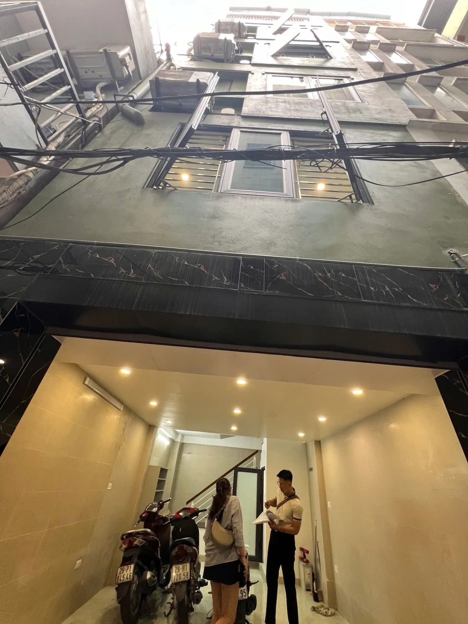 Bán Nhà Quan Nhân 31m2. 7 tầng. mặt tiền 3.9m. giá 8.2 tỷ Cầu Giấy Hà Nội