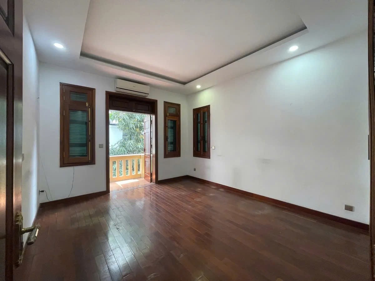 Bán nhà Lạc Long Quân 52m2. 5 tầng. mặt tiền 4.1m. giá 19 tỷ Tây Hồ Hà Nội 4