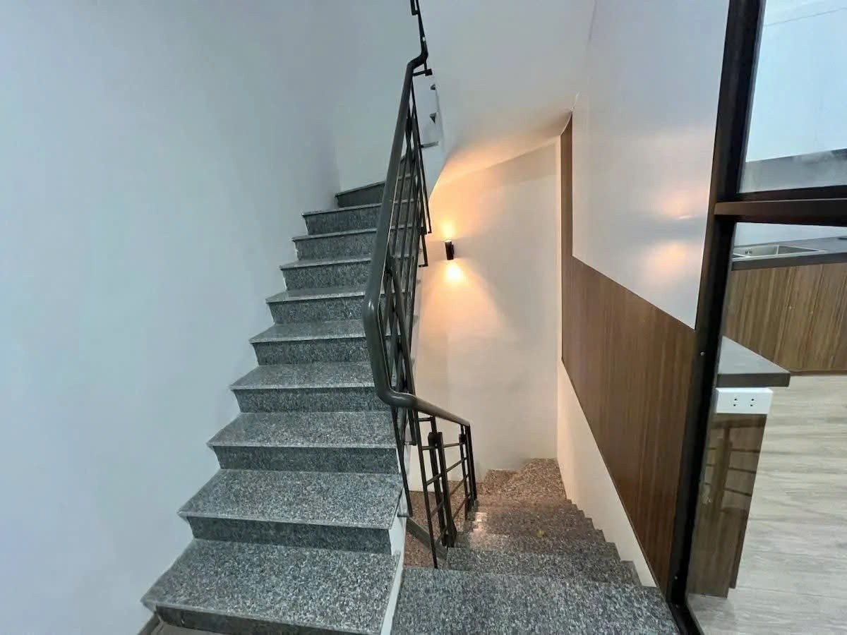 Bán Nhà Thổ Quan 30/37m2. 4 tầng. mặt tiền 7.9m. giá 7.45 tỷ Đống Đa Hà Nội 2