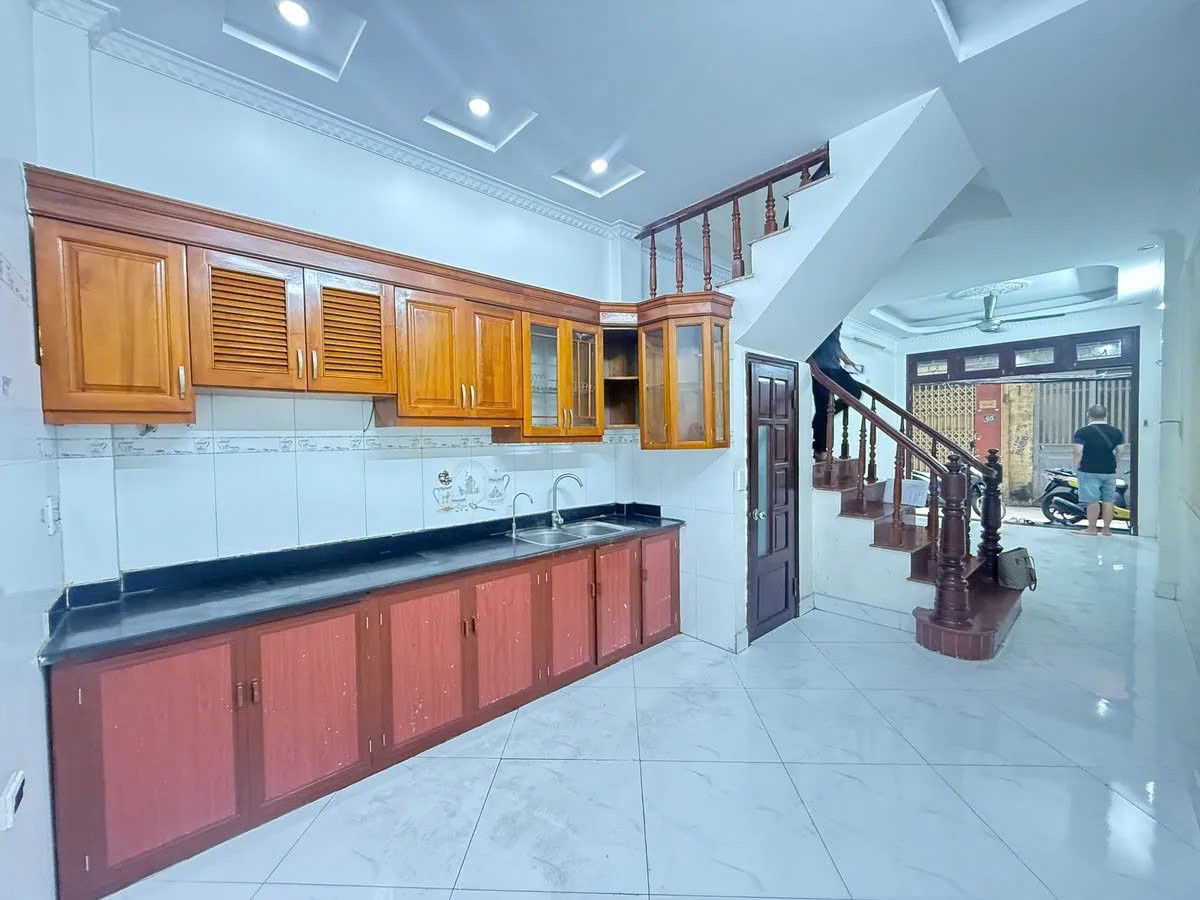Bán Nhà Kim Ngưu 33m2.  5 tầng. mặt tiền 3.1. giá 7.9 tỷ Hai Bà Trưng Hà Nội
