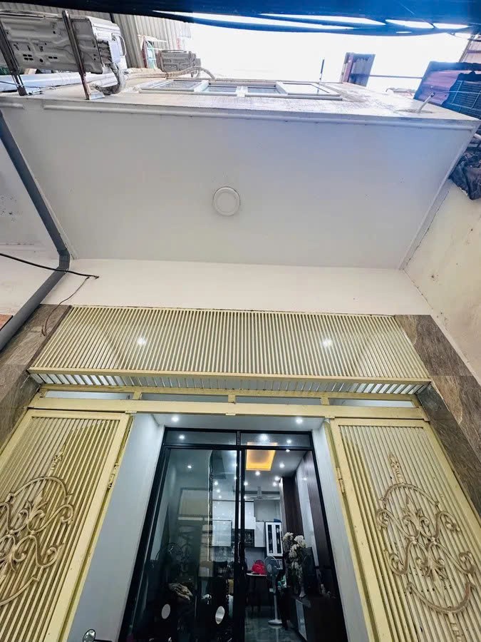 Bán Nhà  Đại La 41/45m2. 6 tầng. mặt tiền 3.5m. giá 8.3 tỷ Hai Bà Trưng Hà Nội