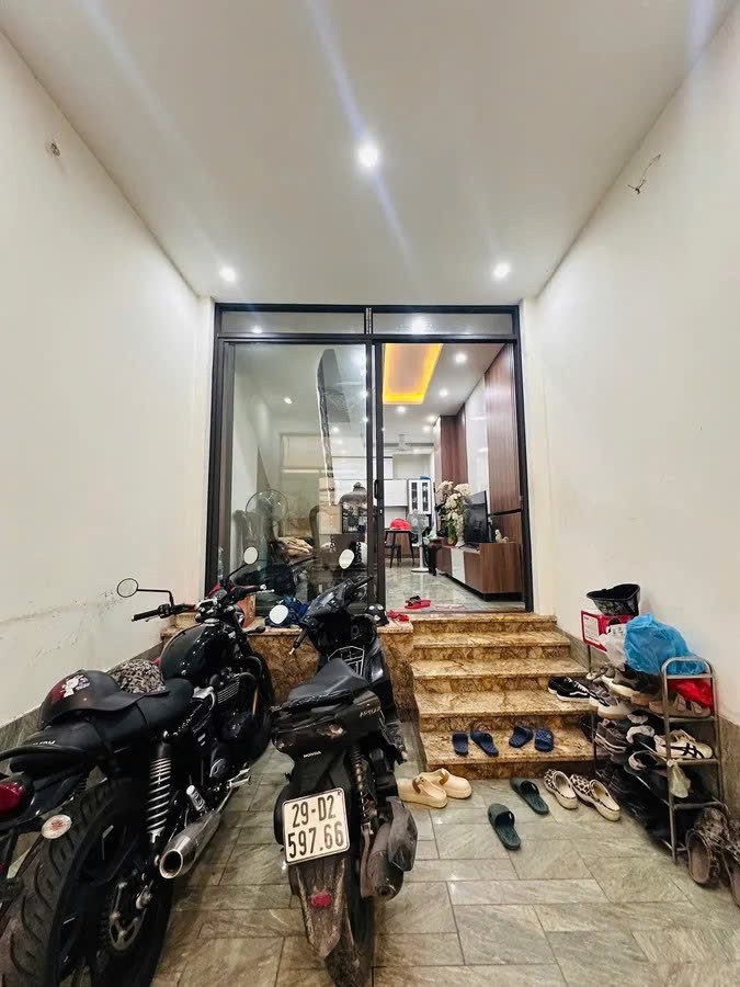 Bán Nhà  Đại La 41/45m2. 6 tầng. mặt tiền 3.5m. giá 8.3 tỷ Hai Bà Trưng Hà Nội 2