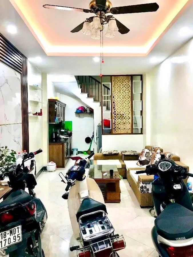 Bán Nhà  Ngũ Nhạc 36m2, 5 tầng. mặt tiền 3.5m. giá 7.2 tỷ Hoàng Mai Hà Nội