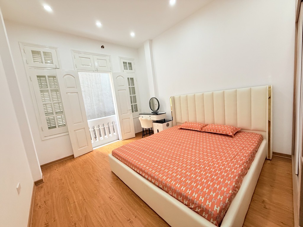 Bán nhà Hoàng Hoa Thám, Ba Đình, ngõ thông gần phố, 2 thoáng 36m2, 5 tầng, chỉ 8.9 tỷ 3