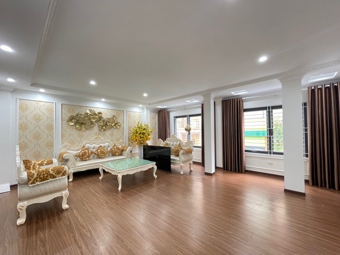 HẠ SỐC 600 TRIỆU – CHỈ CÒN 12 TỶ – NHÀ MỚI 7 TẦNG THANG MÁY PHÂN LÔ VỈA HÈ HOÀNG ĐẠO THÀNH 4