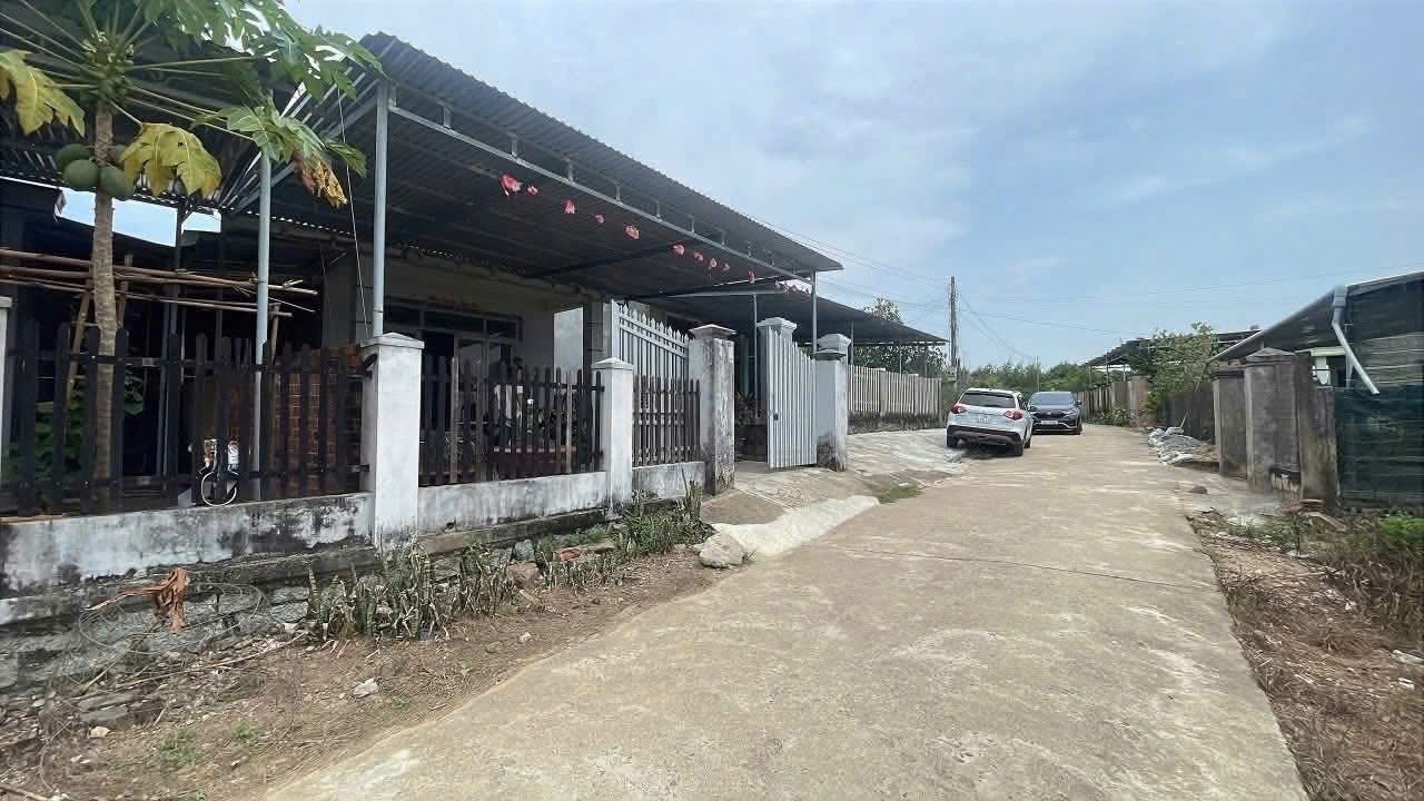Bán nhà Diên Đồng giá rẻ ngay trung tâm khu dân cư - rộng rãi trồng rau nuôi gà