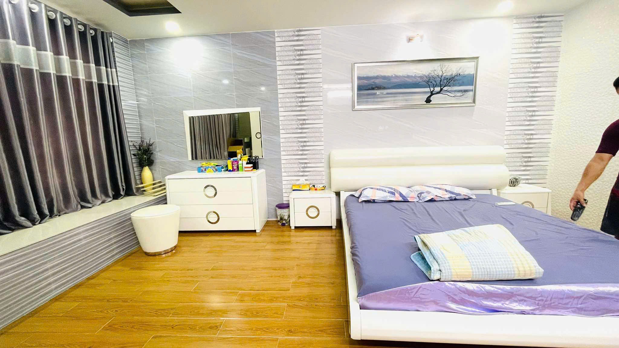 RẤT GẤP! GIẢM CHÀO 2 TỶ - NHÀ 50m2 4 TẦNG 5 PN HXH THÍCH QUẢNG ĐỨC - 12 TỶ 11
