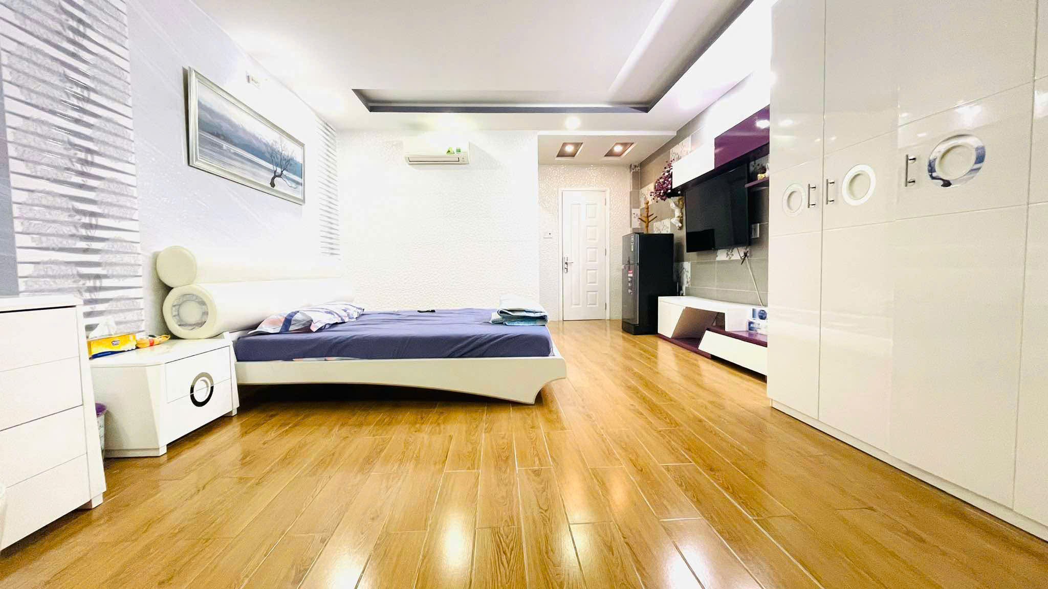 RẤT GẤP! GIẢM CHÀO 2 TỶ - NHÀ 50m2 4 TẦNG 5 PN HXH THÍCH QUẢNG ĐỨC - 12 TỶ 9