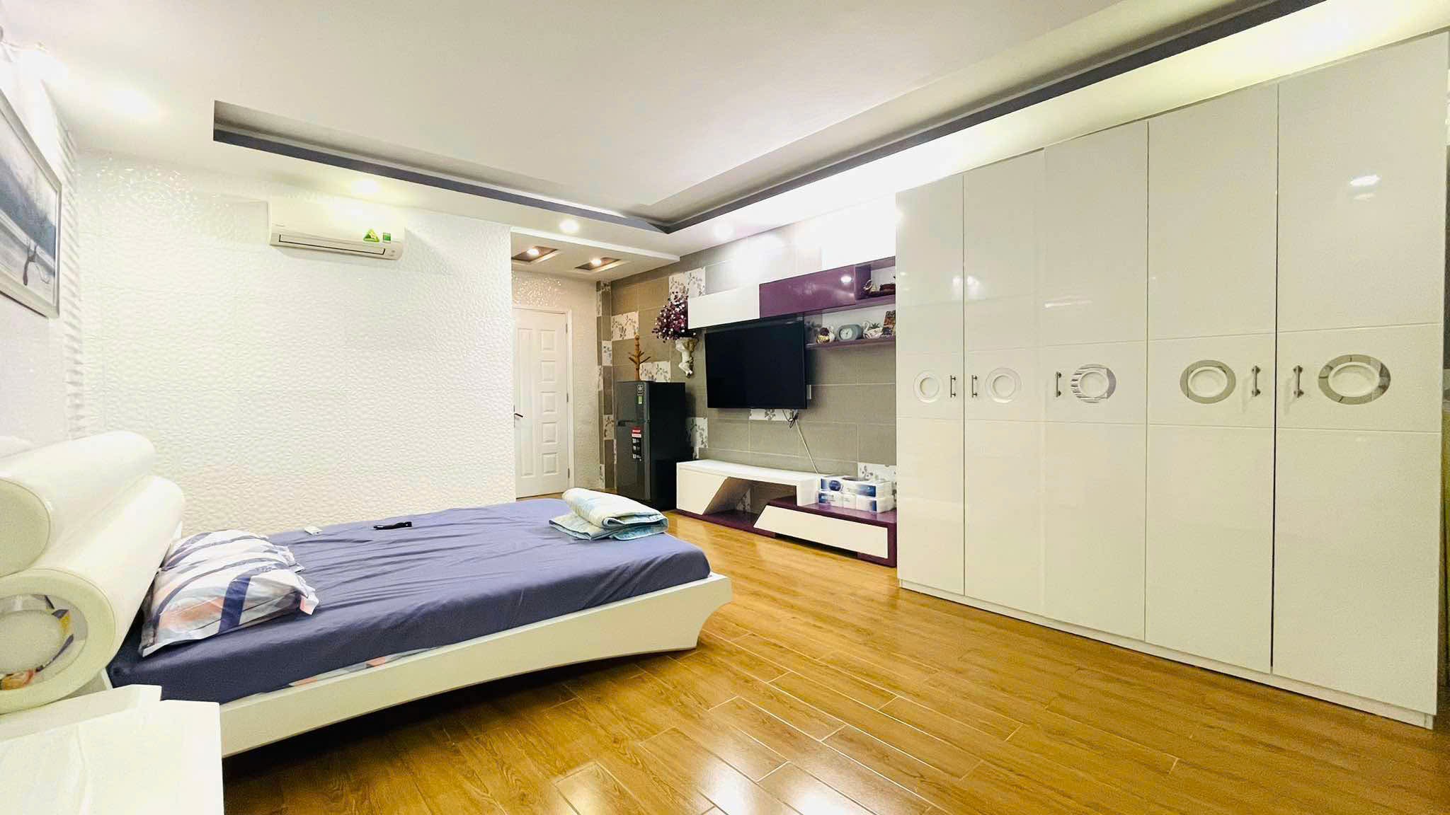 RẤT GẤP! GIẢM CHÀO 2 TỶ - NHÀ 50m2 4 TẦNG 5 PN HXH THÍCH QUẢNG ĐỨC - 12 TỶ 7