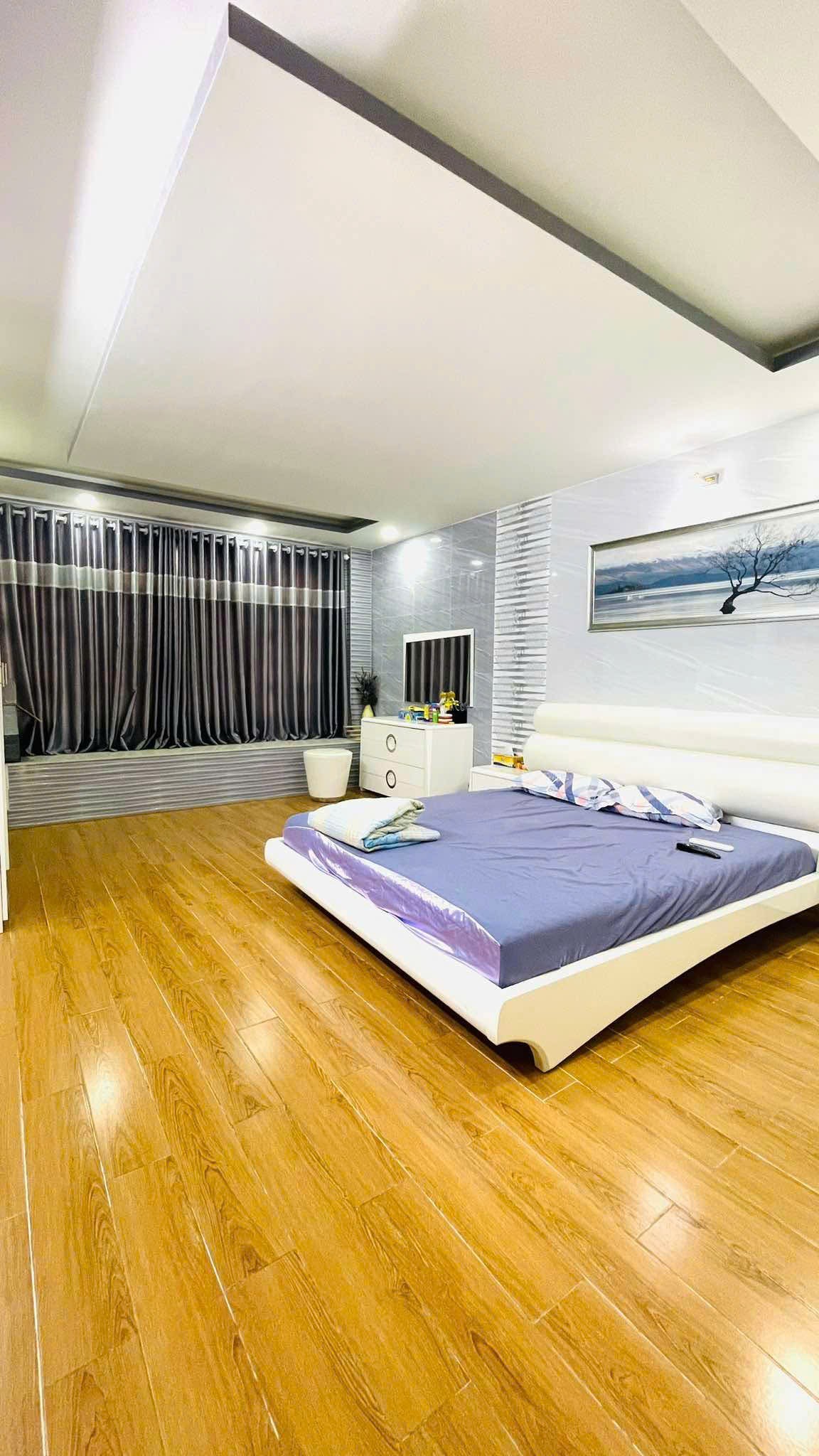RẤT GẤP! GIẢM CHÀO 2 TỶ - NHÀ 50m2 4 TẦNG 5 PN HXH THÍCH QUẢNG ĐỨC - 12 TỶ 6
