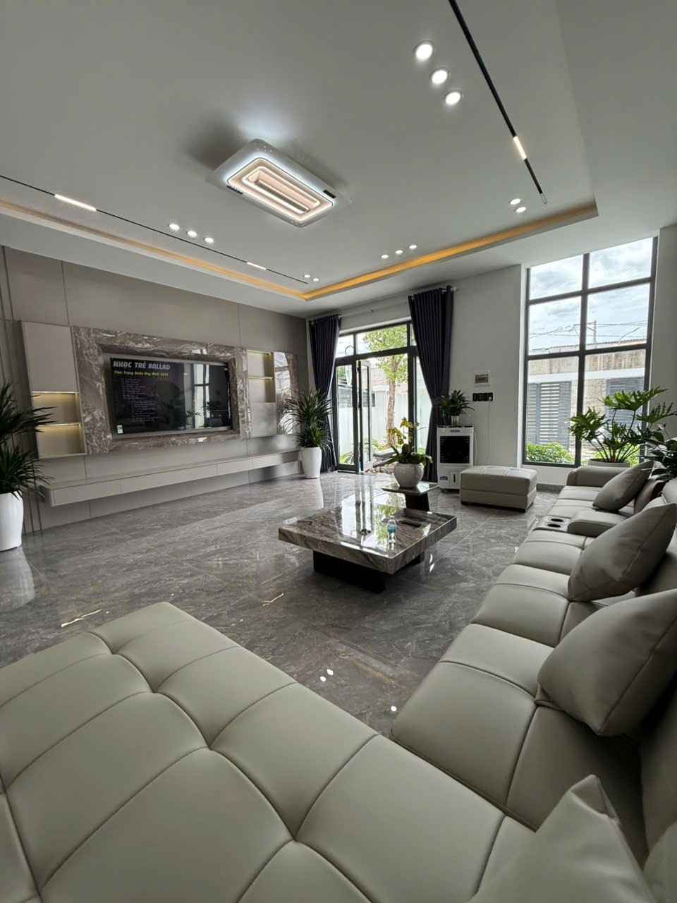 Bán nhà biệt thự sân vườn ngay trung tâm thị trấn Diên Khánh sát bên trục đường Hà Huy Tập