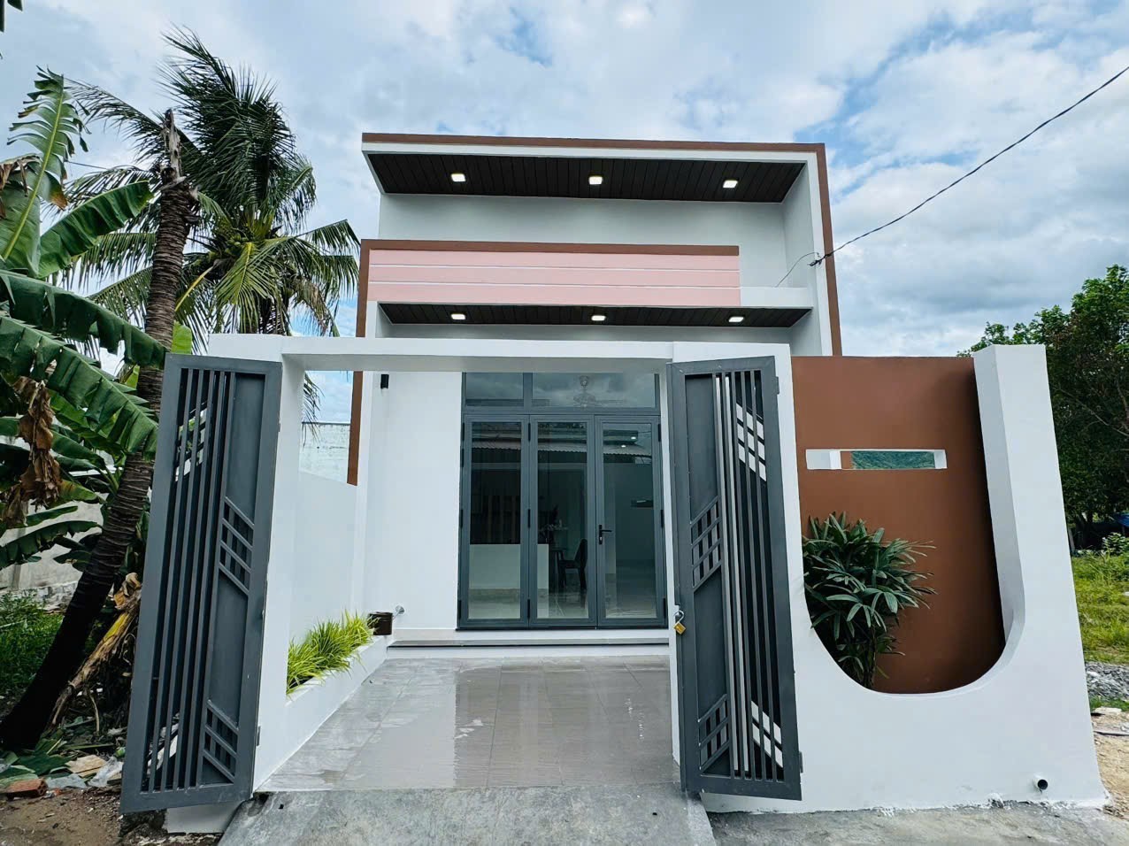 Bán nhà Suối Hiệp thôn Phú Hậu mới xây - đường oto tới nơi