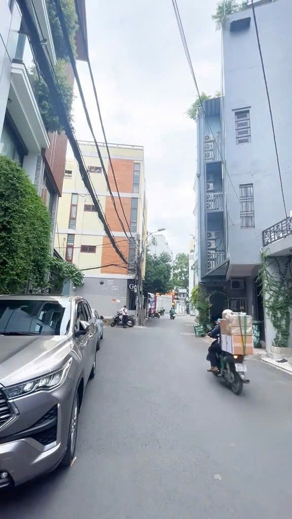 TOÀ NHÀ VĂN PHÒNG 7 TẦNG - NGANG KHỦNG 12m - CHO THUÊ 150TR/THÁNG5%/NĂM 10