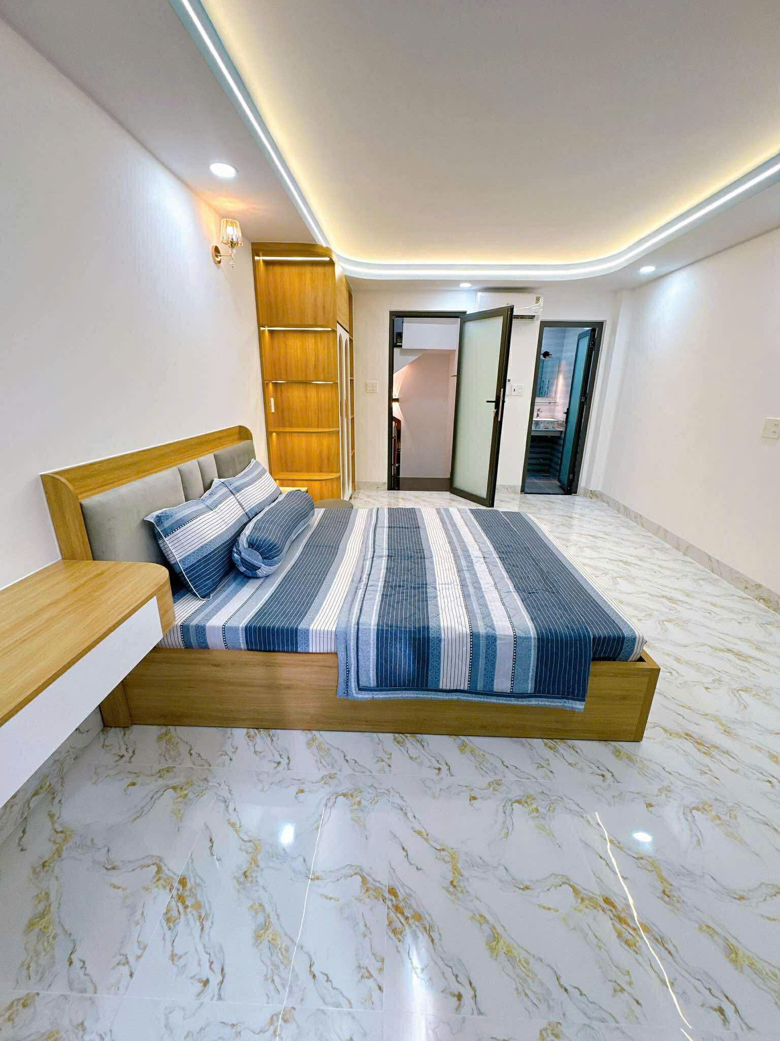 NHÀ ĐẸP 5 TẦNG FULL NỘI THẤT - TRƯỚC NHÀ 10m OTO QUAY ĐẦU - CÁCH 20M RA MẶT TIỀN 6