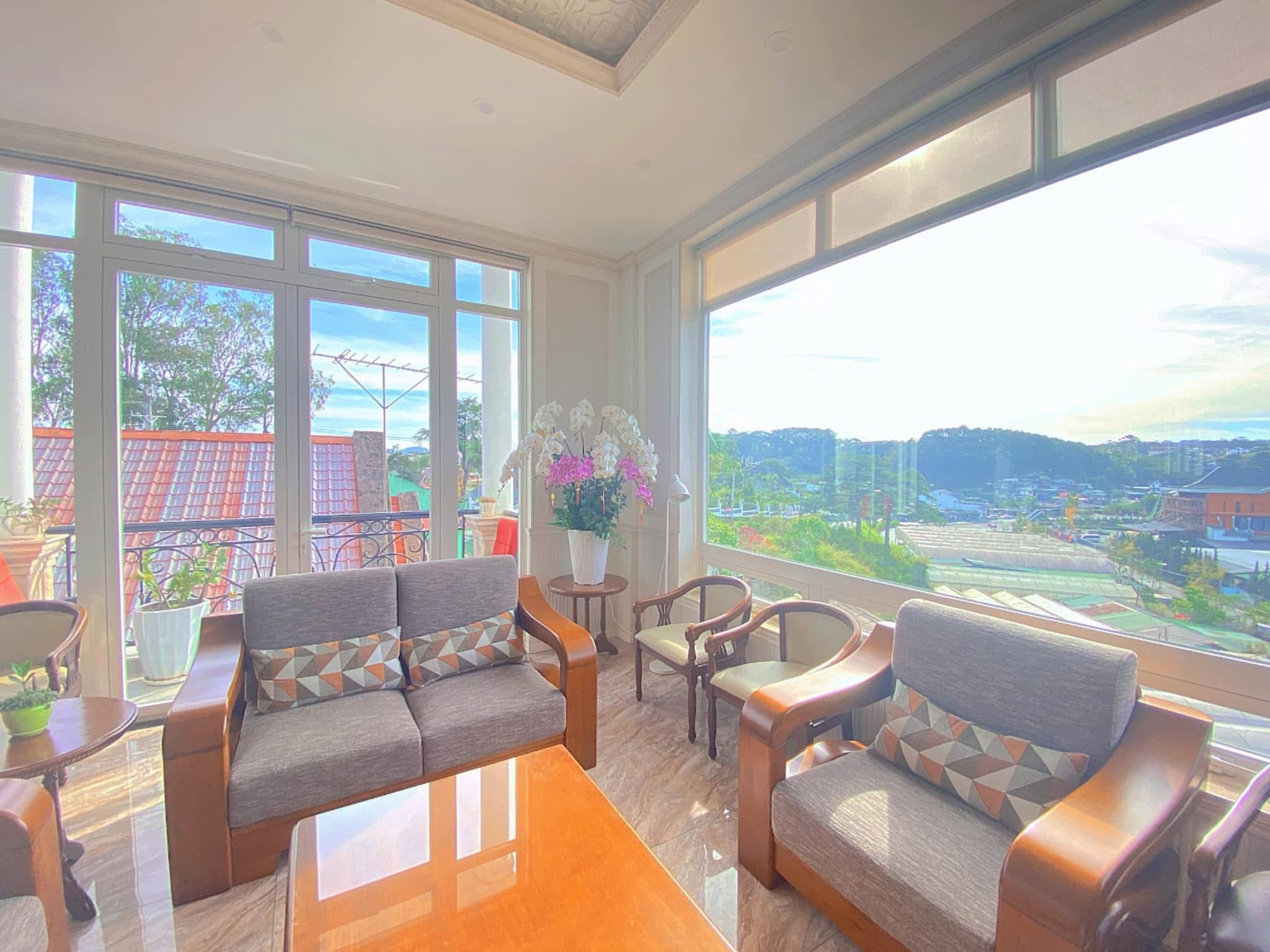 CẦN BÁN KHÁCH SẠN VIEW ĐỒI THÔNG CỰC ĐẸP – HOẠT ĐỘNG KINH DOANH HIỆU QUẢ
