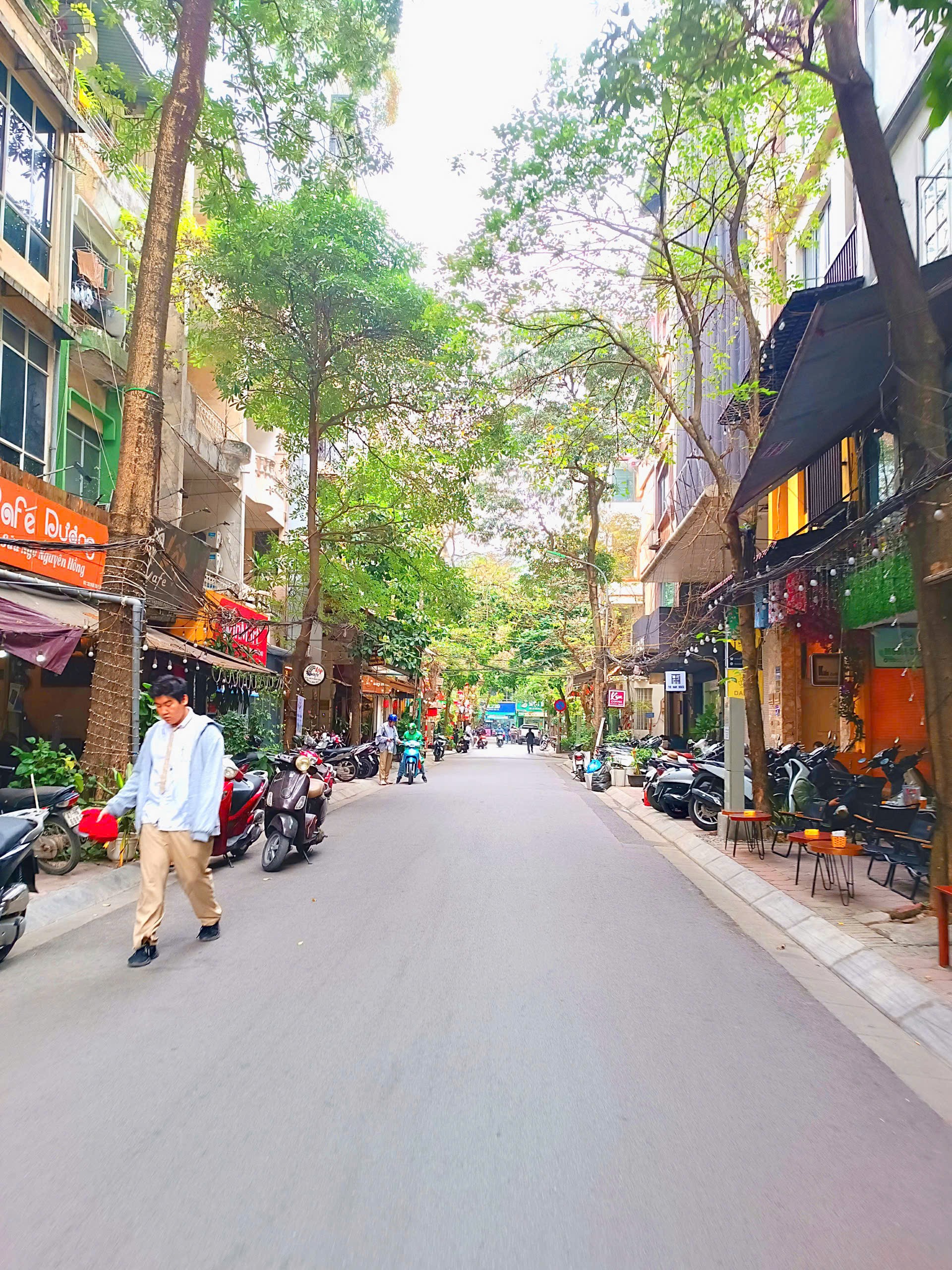 Bán nhà NGUYÊN HỒNG – NGÕ RỘNG Ô TÔ – VỈA HÈ – MẶT TIỀN 4m – PHÂN LÔ VIP – 52m² x 5T – 19 tỷ 3