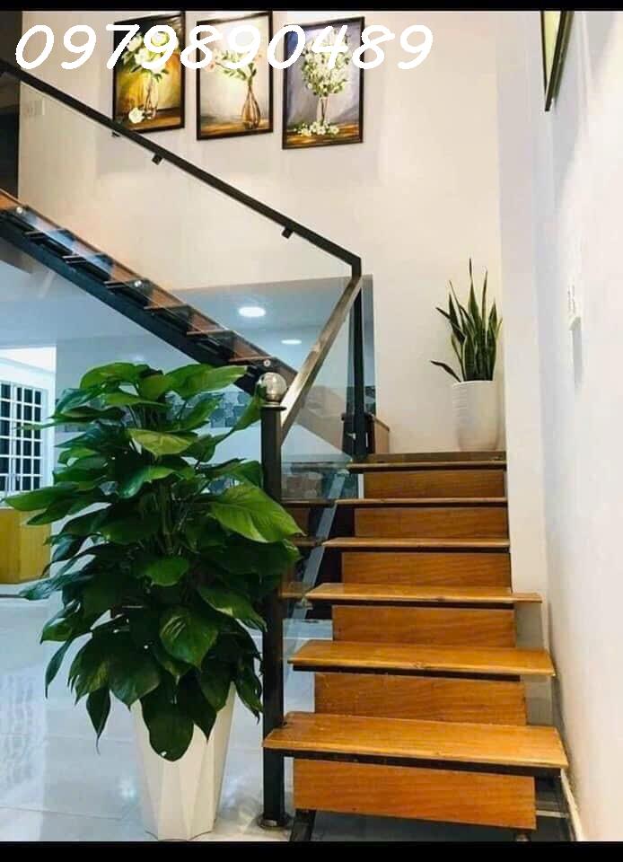 Cần bán nhà mặt tiền Nguyễn Chí Thanh - Hải Châu, 82 m2, 3  tầng, giá hơn 8 tỷ