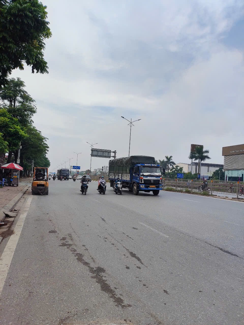 PHÂN LÔ Ô TÔ  TRÁNH - Ô TÔ CHẠY VÒNG QUANH - VỈA HÈ-HƠN 5 TỶ. 3