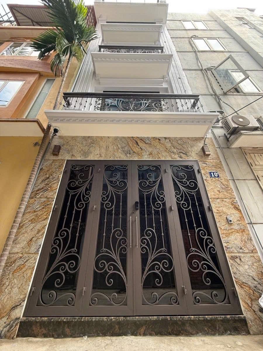 BÁN NHÀ NGUYỄN KHANG CẦU GIẤY NHÀ MỚI KÍNH KOONG 5 TẦNG Ô TÔ ĐỖ CỬA 10,8 TỶ