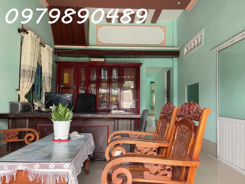 Cần bán nhà mặt tiền Nguyễn Chí Thanh - Hải Châu, 82 m2, 3  tầng, giá hơn 8 tỷ 2
