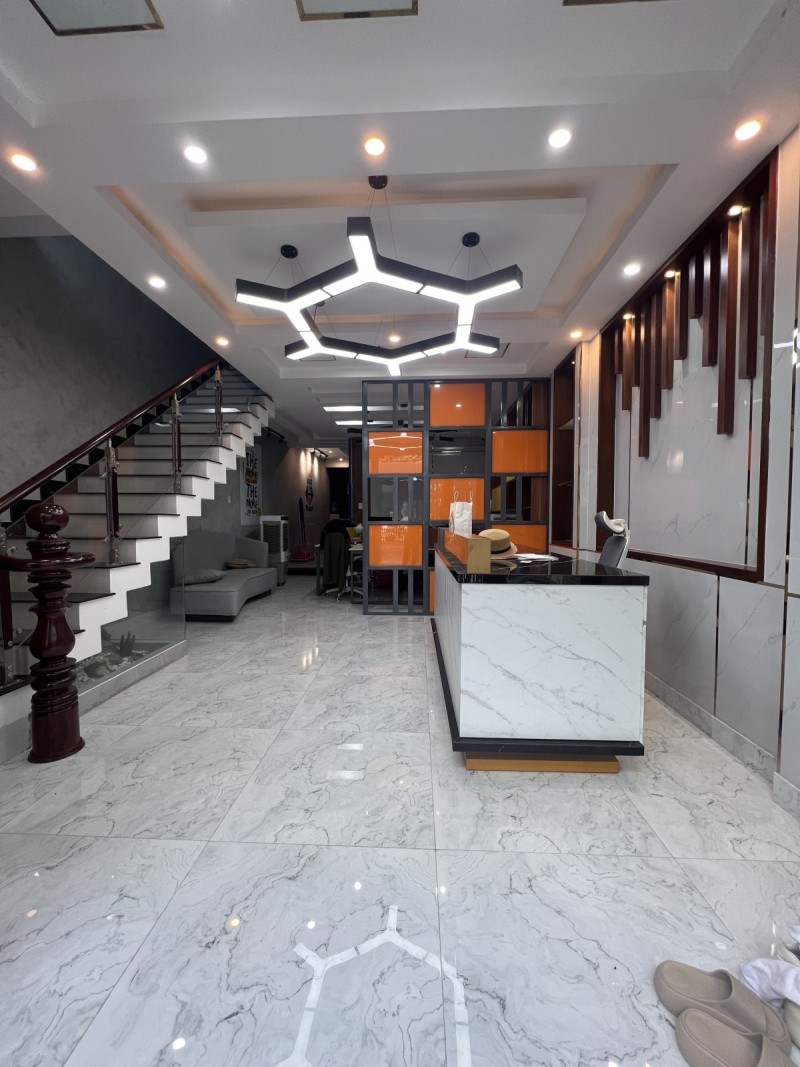 Bán gấp nhà Mặt tiền Đường số Phạm Hữu Lầu, Quận 7, 90m2 (5x18) 3 tầng, giá tốt 2
