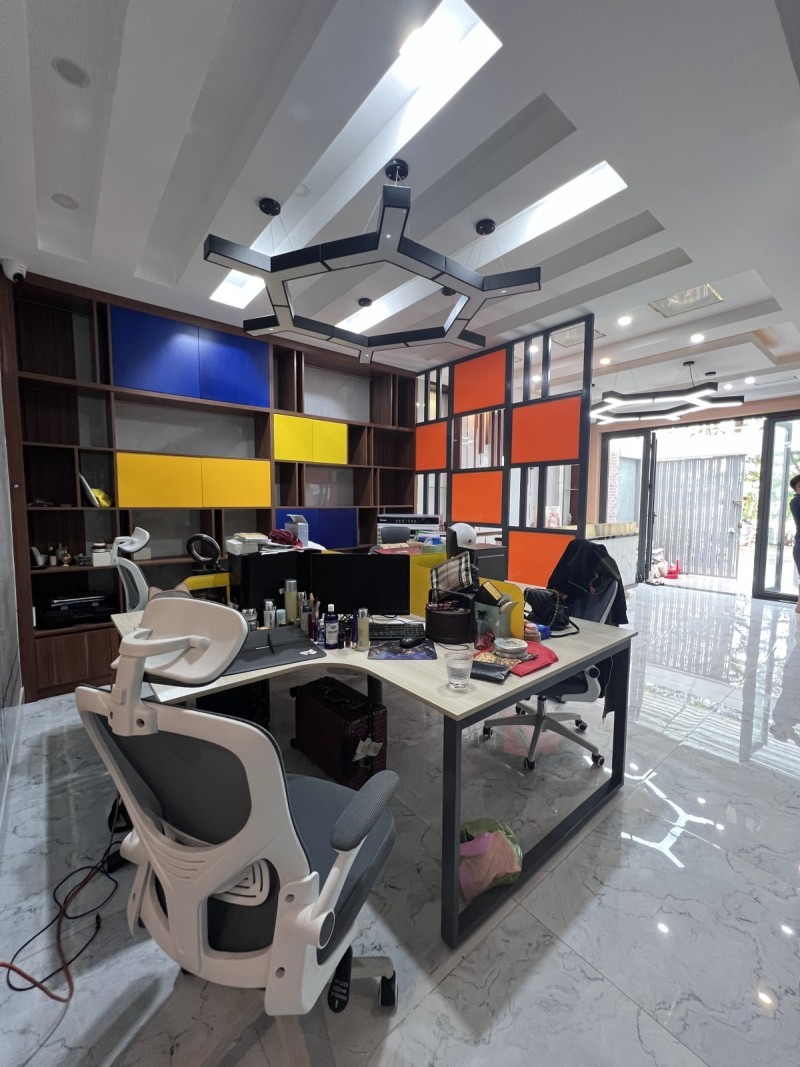 Bán gấp nhà Mặt tiền Đường số Phạm Hữu Lầu, Quận 7, 90m2 (5x18) 3 tầng, giá tốt 3