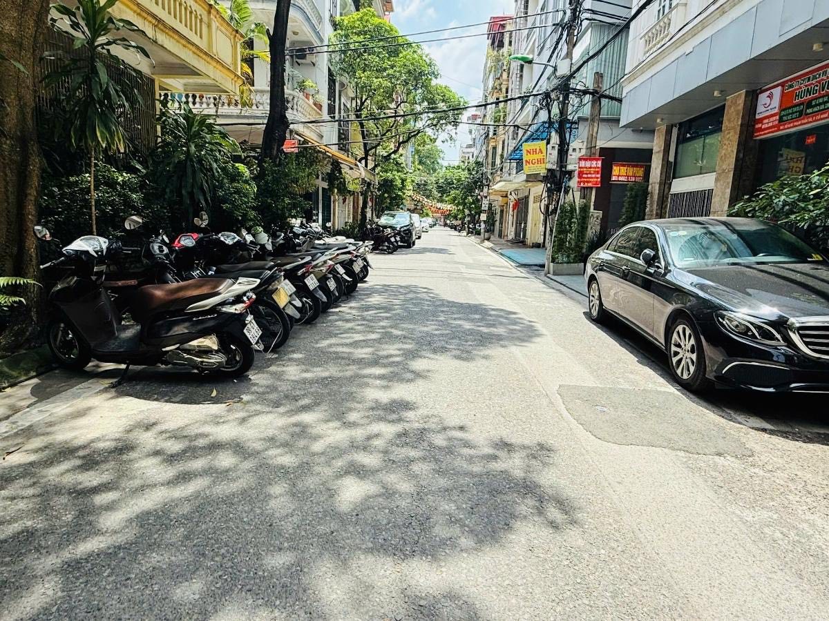 BÁN NHÀ PHẠM TUẤN TÀI CẤU GIẤY PHÂN LÔ- Ô TÔ TRÁNH- NHÀ ĐẸP DÂN XÂY 50M 19 TỶ