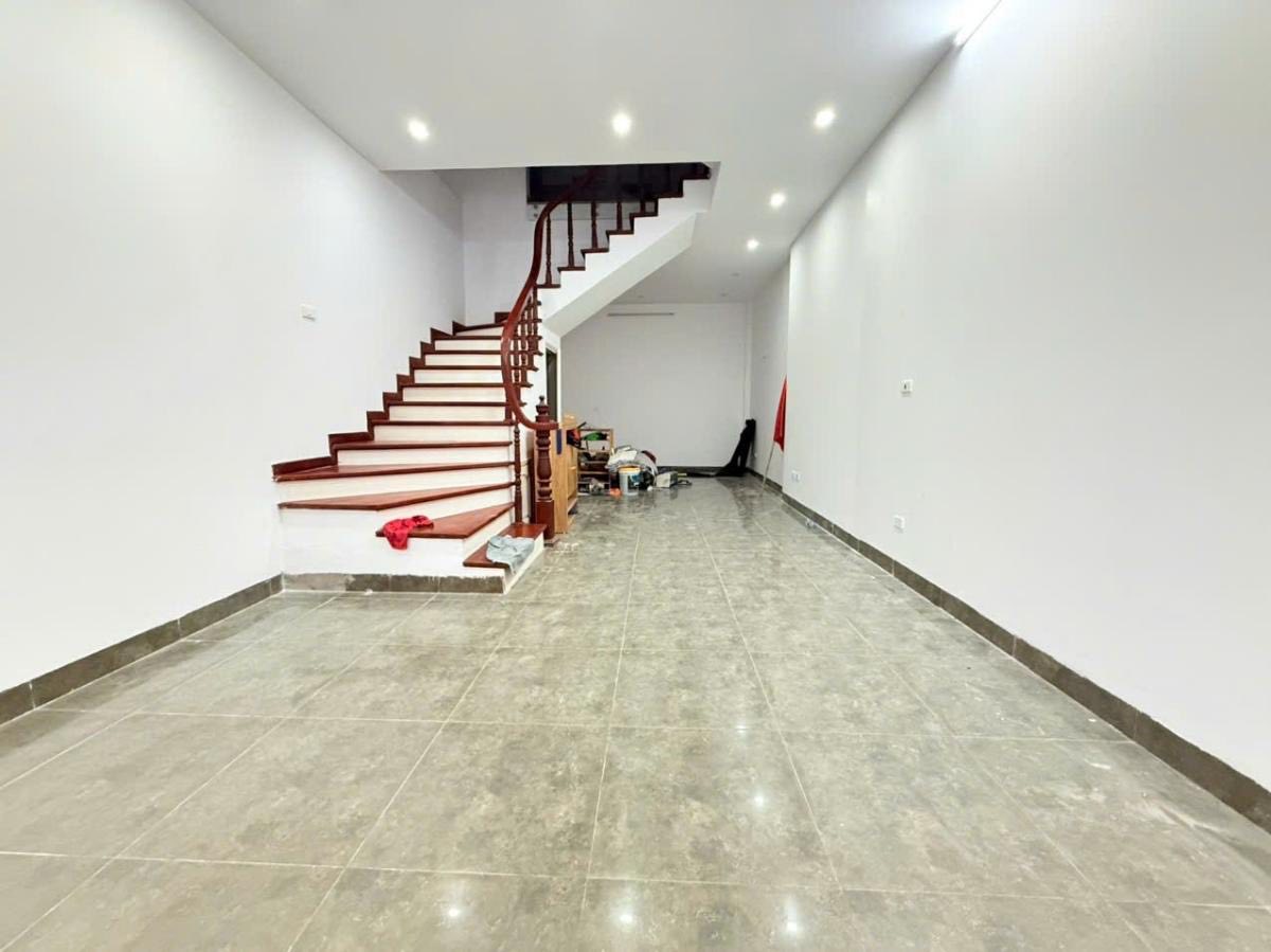 BÁN NHÀ PHẠM TUẤN TÀI CẤU GIẤY PHÂN LÔ- Ô TÔ TRÁNH- NHÀ ĐẸP DÂN XÂY 50M 19 TỶ 4