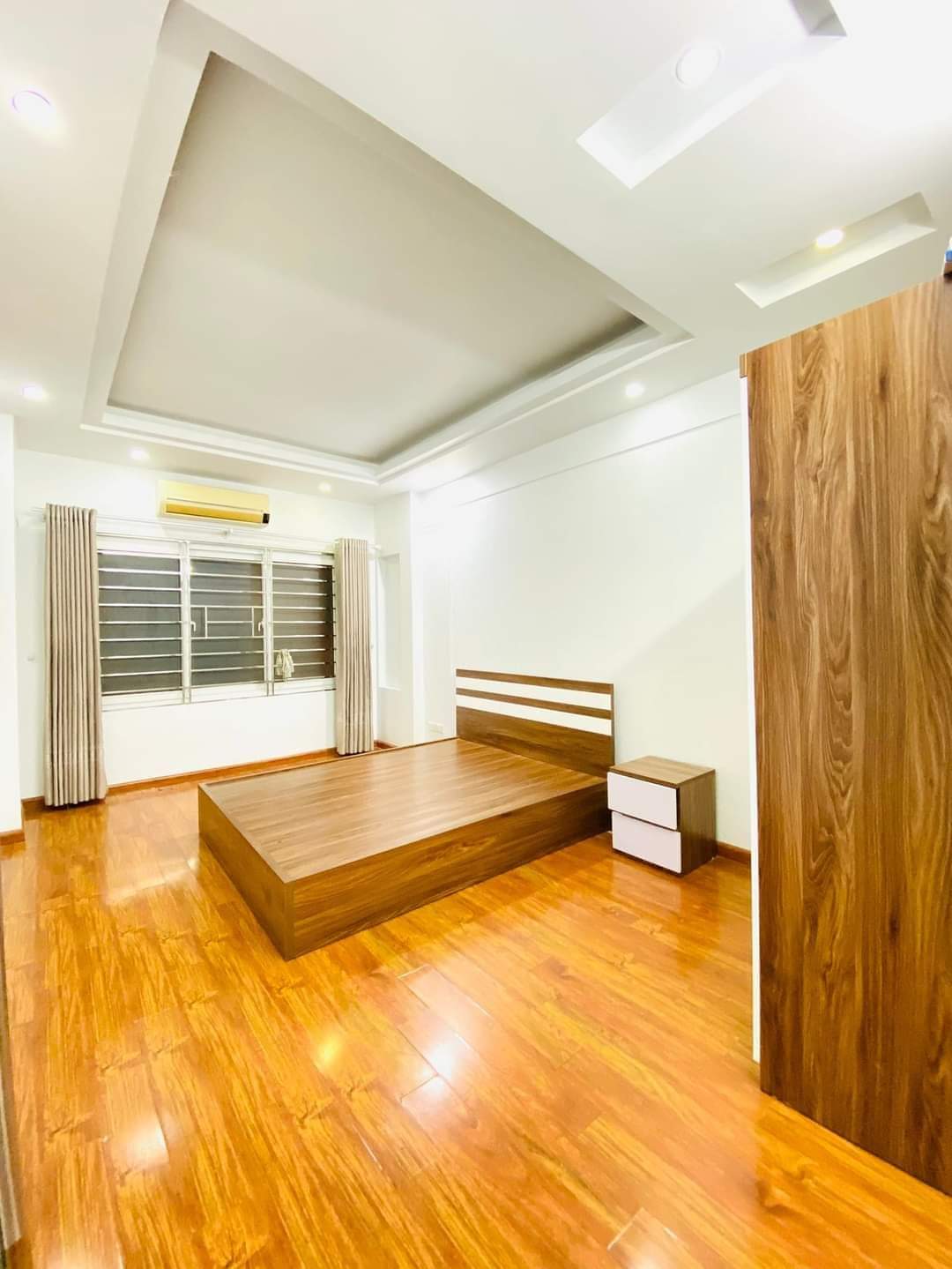 Bán nhà đường Cầu Giấy, Gần oto, Ngõ thông, 2 thoáng, 40m2, Chỉ nhỉnh 8 tỷ 3