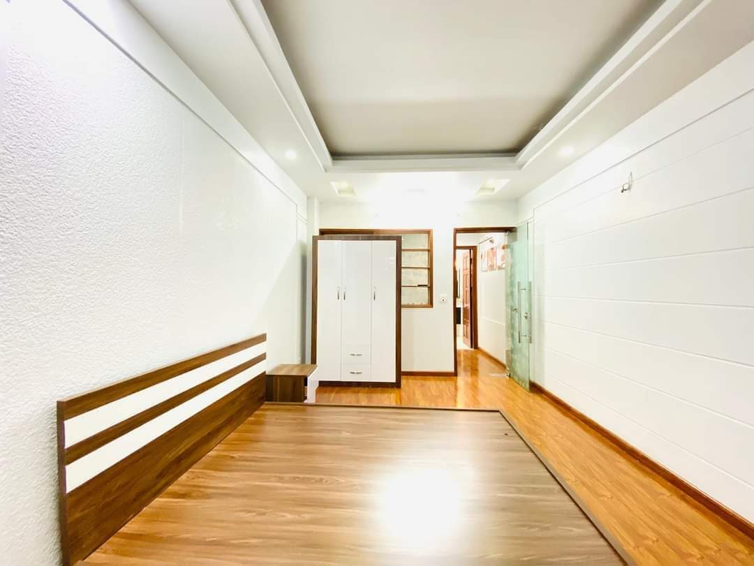 Bán nhà đường Cầu Giấy, Gần oto, Ngõ thông, 2 thoáng, 40m2, Chỉ nhỉnh 8 tỷ 5
