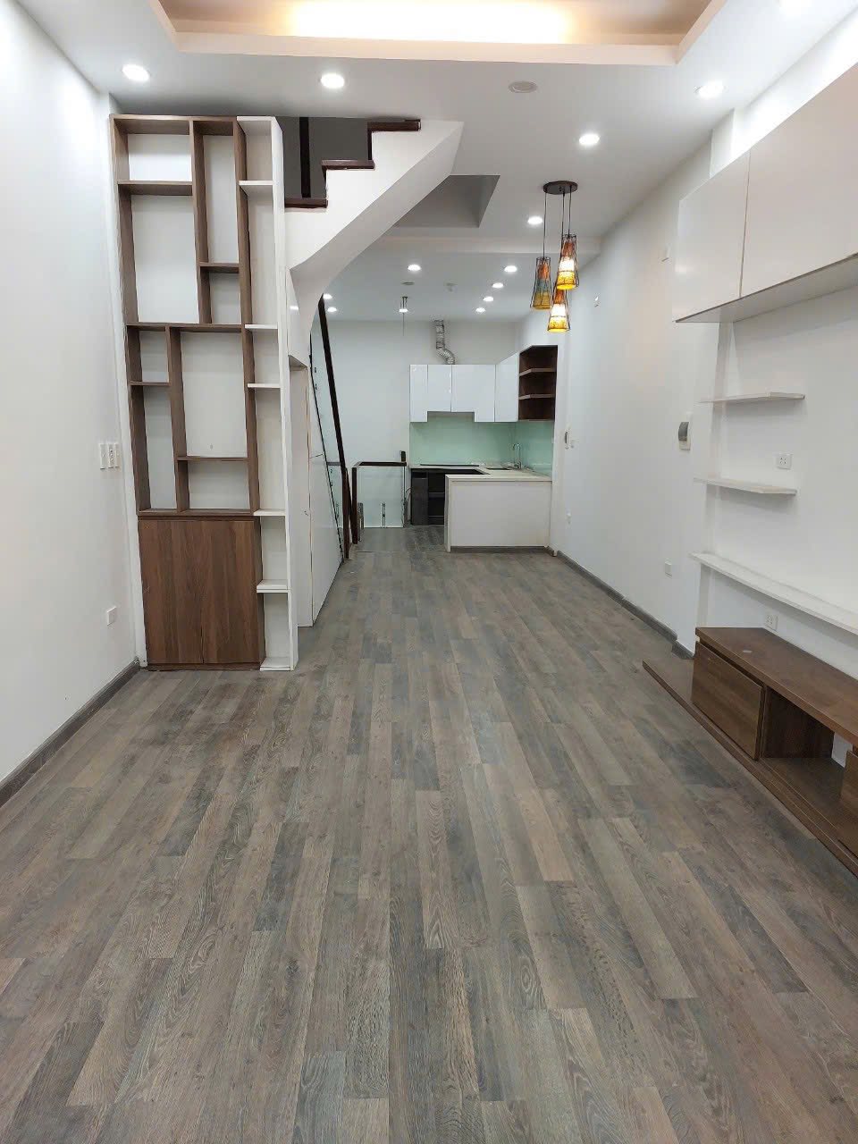 Cho thuê nhà xây mới - ô tô - vỉa hè - KD Đầm Trấu, Hai Bà Trưng 50m x 5T giá 23TR