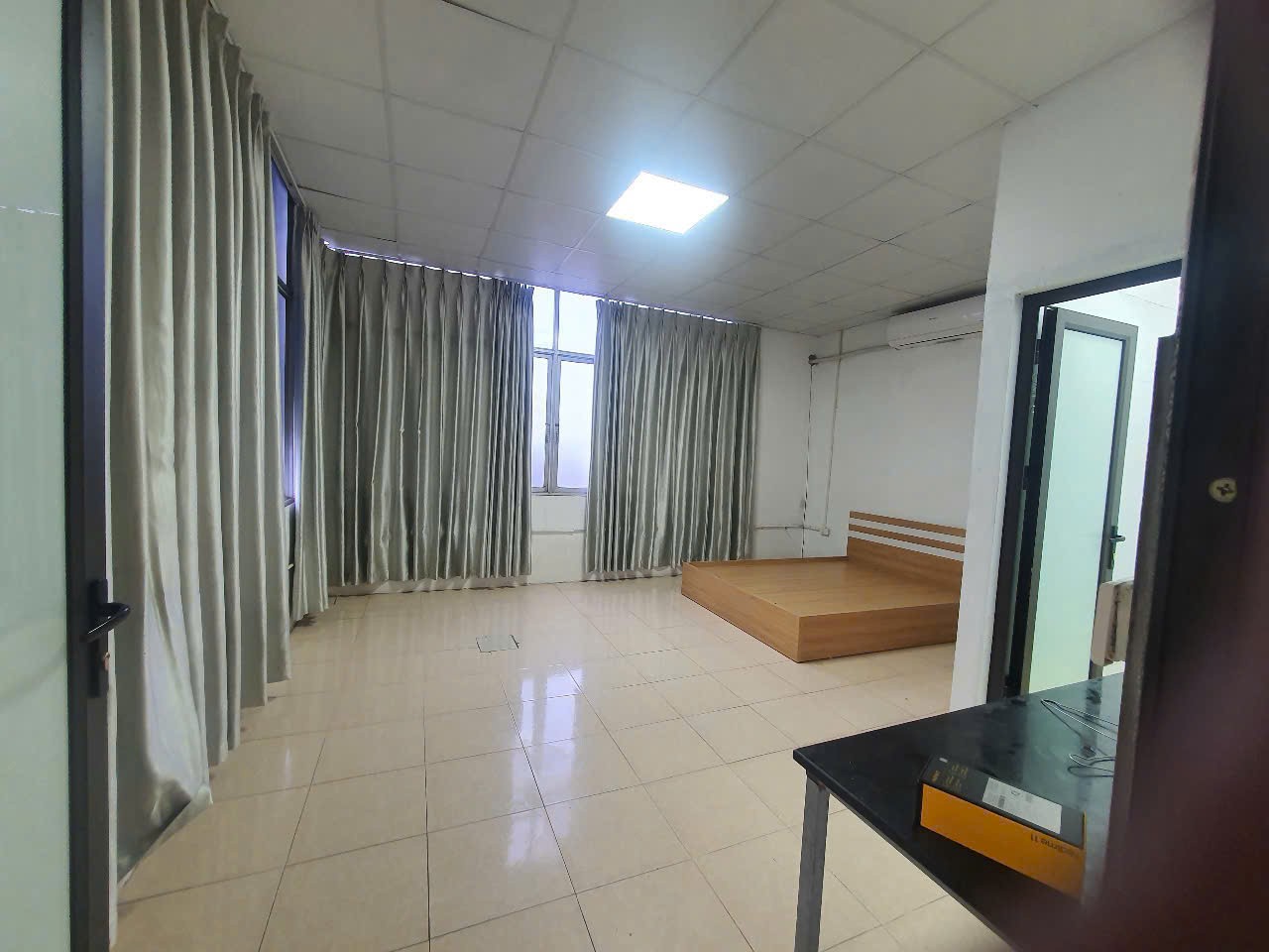 Cho Thuê nhà mặt phố Giải Phóng, Hoàng Mai 400m x 3T giá 75tr, làm CHDV, KD mọi mô hình