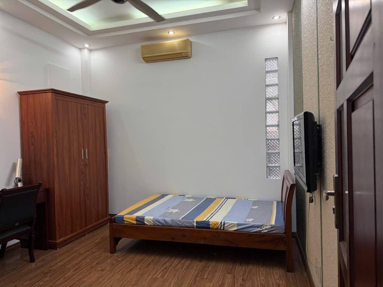 Cho thuê nhà ngõ 850 đường Láng - Đống Đa 45m x 5T giá 20TR, nhà đẹp, full đồ, 20m ra oto 5
