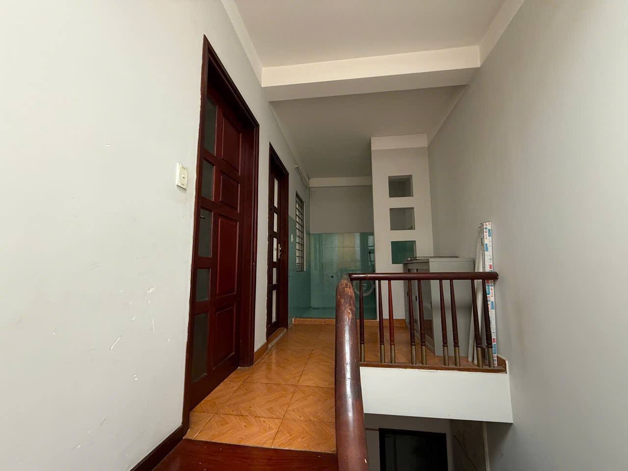 Cho thuê nhà ngõ 850 đường Láng - Đống Đa 45m x 5T giá 20TR, nhà đẹp, full đồ, 20m ra oto 6