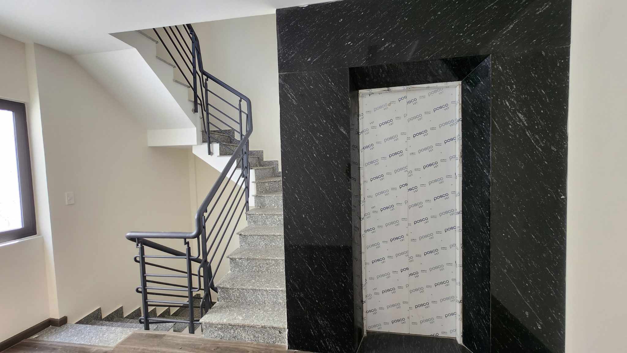 TOÀ NHÀ VĂN PHÒNG 7 TẦNG THANG MÁY - 129m2 (5×26) - KHU CV LÀNG HOA - 18.5 TỶ 3