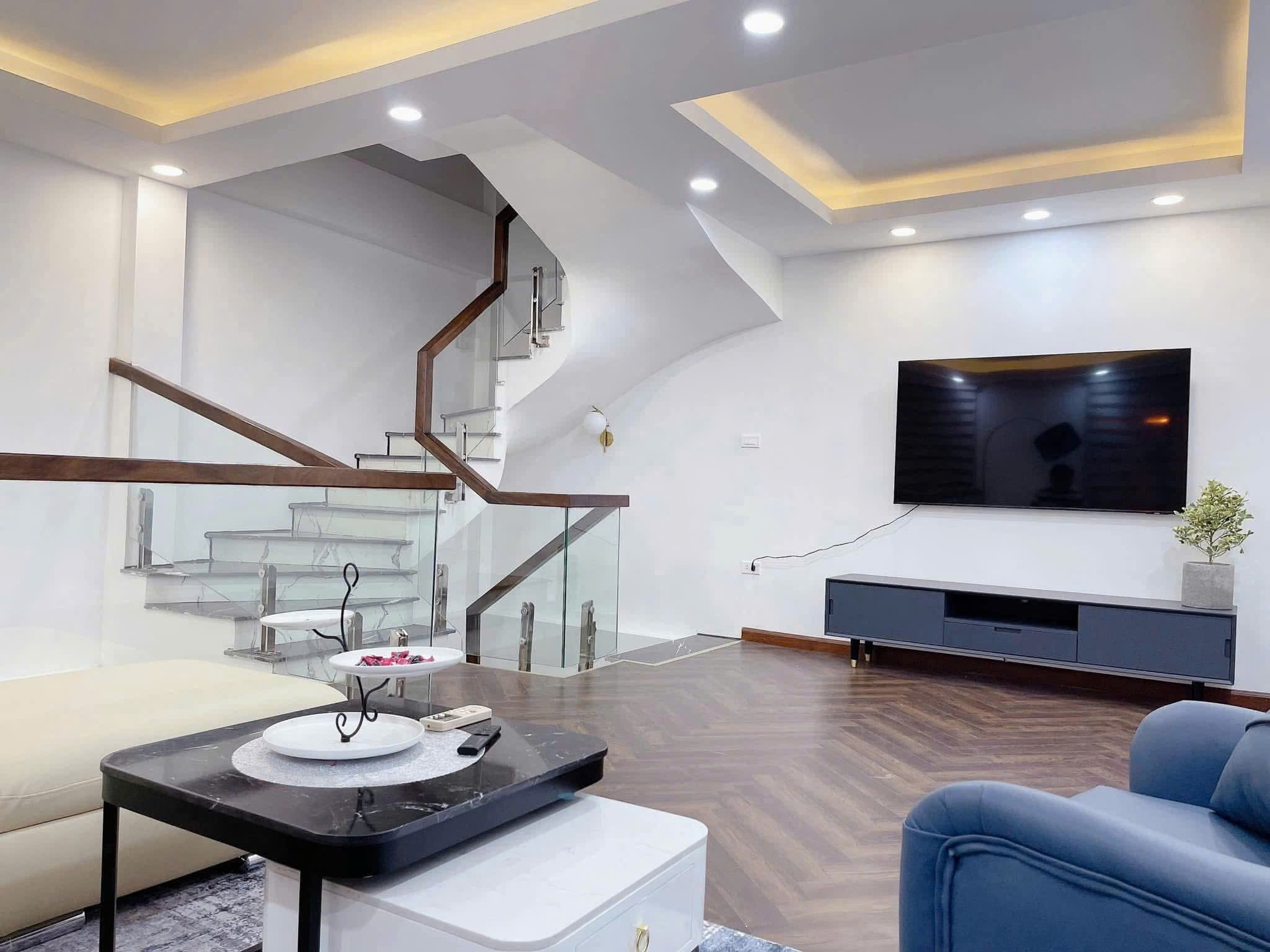 Cho thuê nhà mới - full đồ - ô tô Kim Ngưu, Hai Bà Trưng 50m x 5T, MT 5m giá 20 triệu