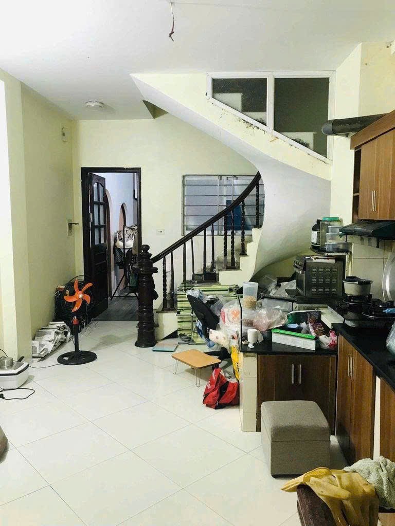 Cho thuê nhà TW đoàn Quan Hoa, Cầu Giấy 45M X 5T, 5PN4VS giá 17TR, ô tô đỗ cửa 2
