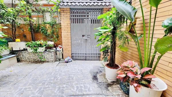 Cho thuê nhà ngõ 136 Chùa Láng Đống Đa 95m x 4T giá 17TR, full đồ, 100m ra bãi gửi ô tô 2