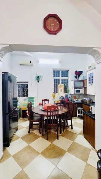 Cho thuê nhà ngõ 136 Chùa Láng Đống Đa 95m x 4T giá 17TR, full đồ, 100m ra bãi gửi ô tô 6