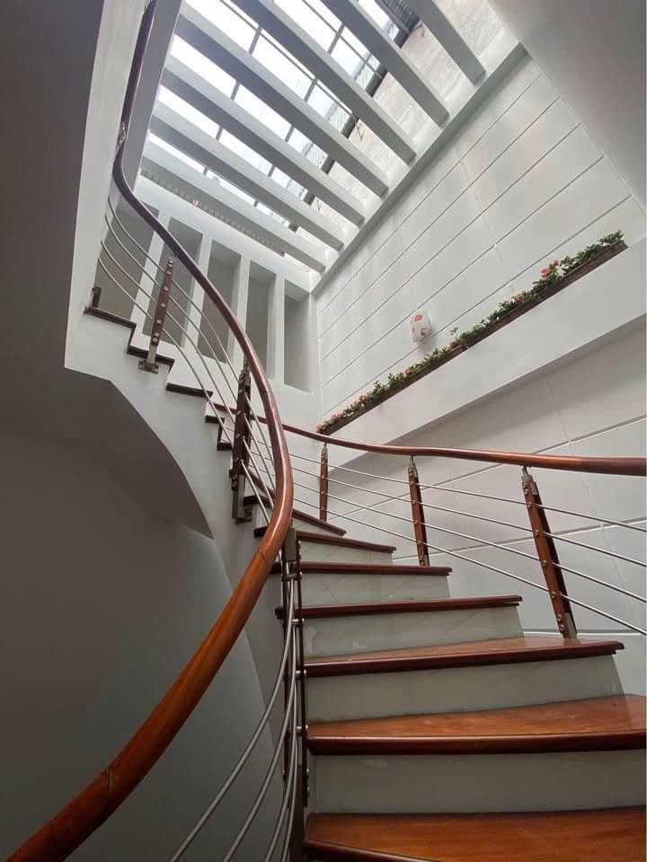 Cho thuê nhà mới, lô góc, thang máy, 112m2_ 4T; vỉa hè, Giảng Võ-44 Tr 2