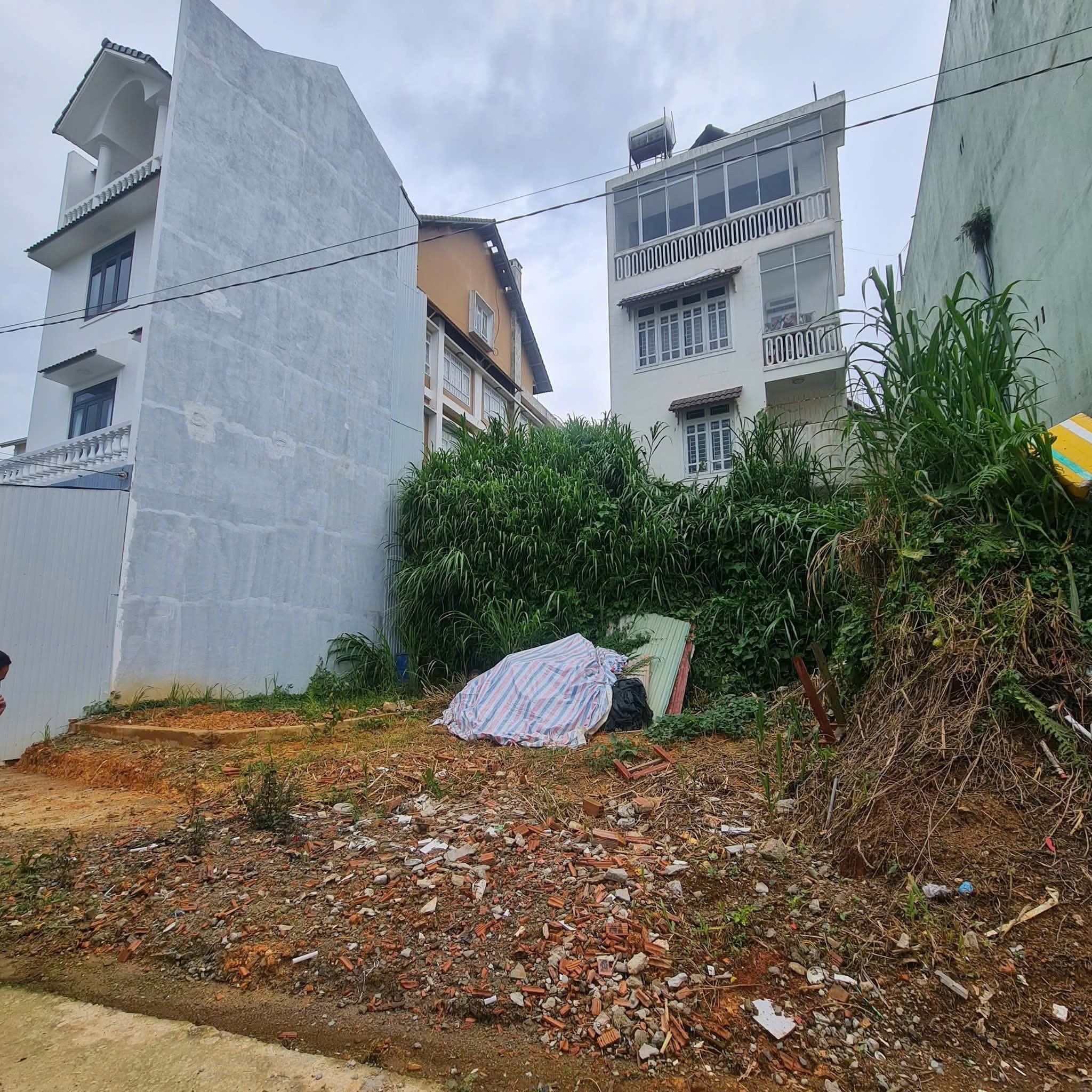 CẦN BÁN LÔ ĐẤT SỔ XÂY DỰNG 100m2 GẦN NGÃ 5 ĐẠI HỌC ĐÀ LẠT GIÁ CHỈ 3TỶ8!